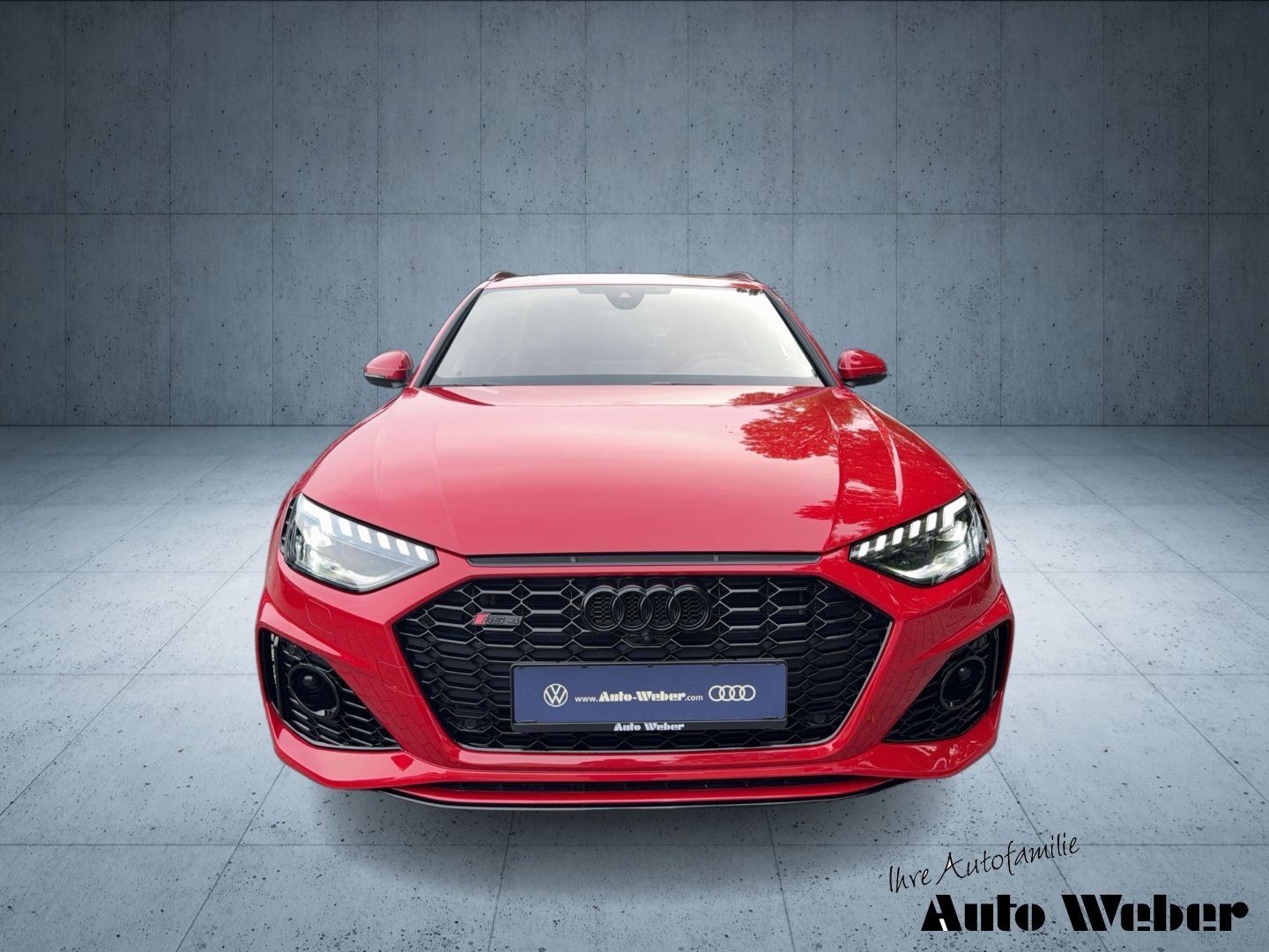 Audi RS4 2024 г. Красный, пробег 23688 км