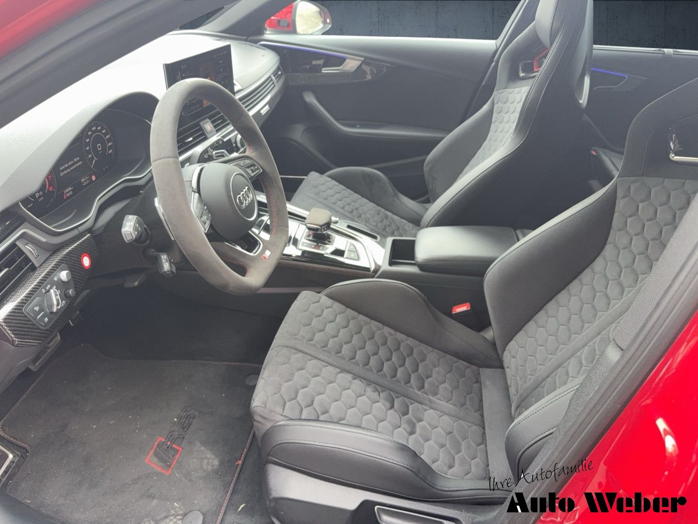Audi RS4 2024 г. Красный, пробег 23688 км
