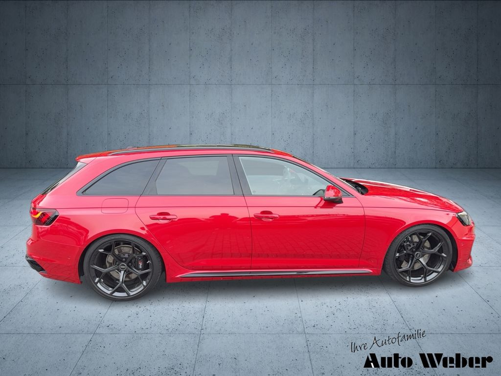 Audi RS4 2024 г. Красный, пробег 23688 км