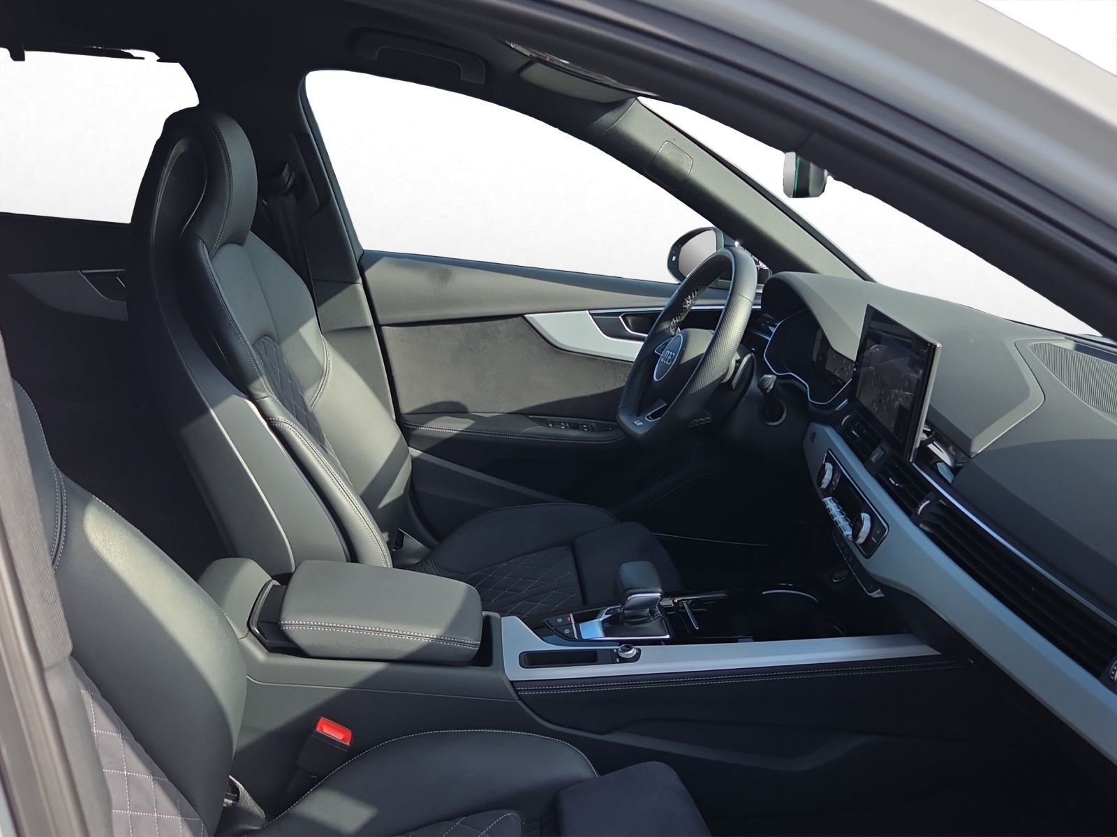 Audi A4 2023 г. Белый, пробег 55483 км