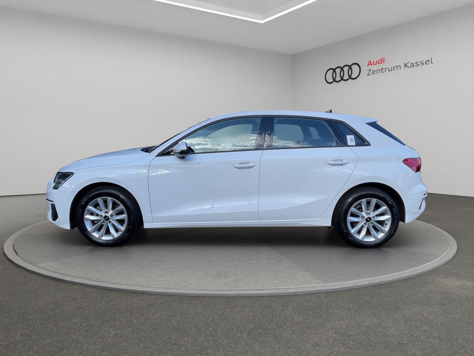 Audi A3 2023 г. Белый, пробег 25700 км