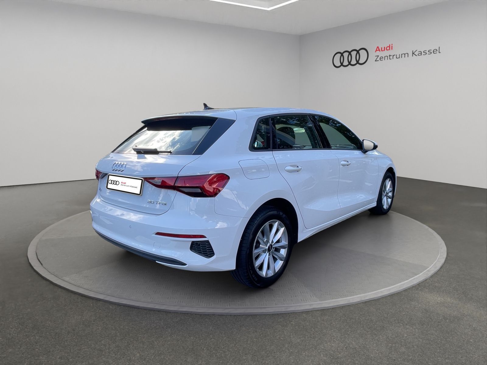 Audi A3 2023 г. Белый, пробег 25700 км