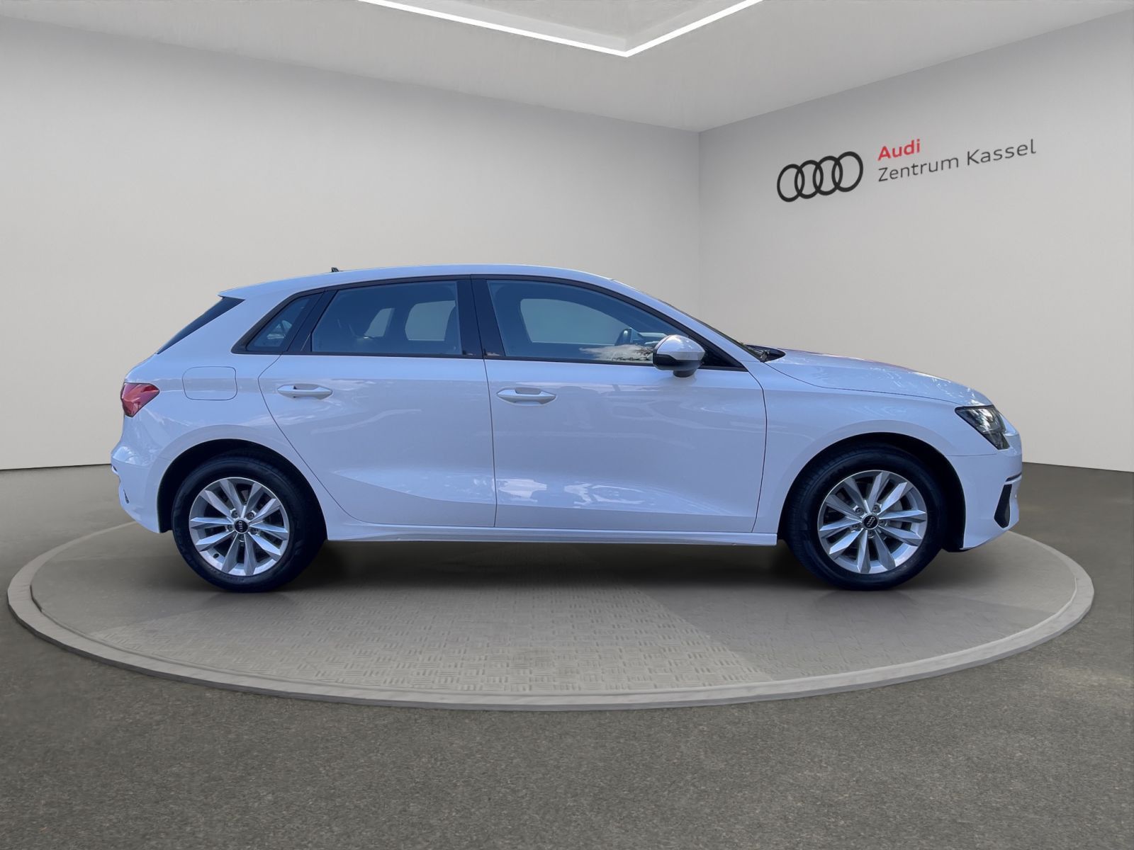 Audi A3 2023 г. Белый, пробег 25700 км