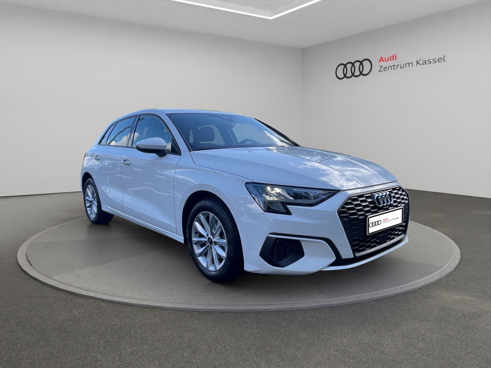 Audi A3 2023 г. Белый, пробег 25700 км