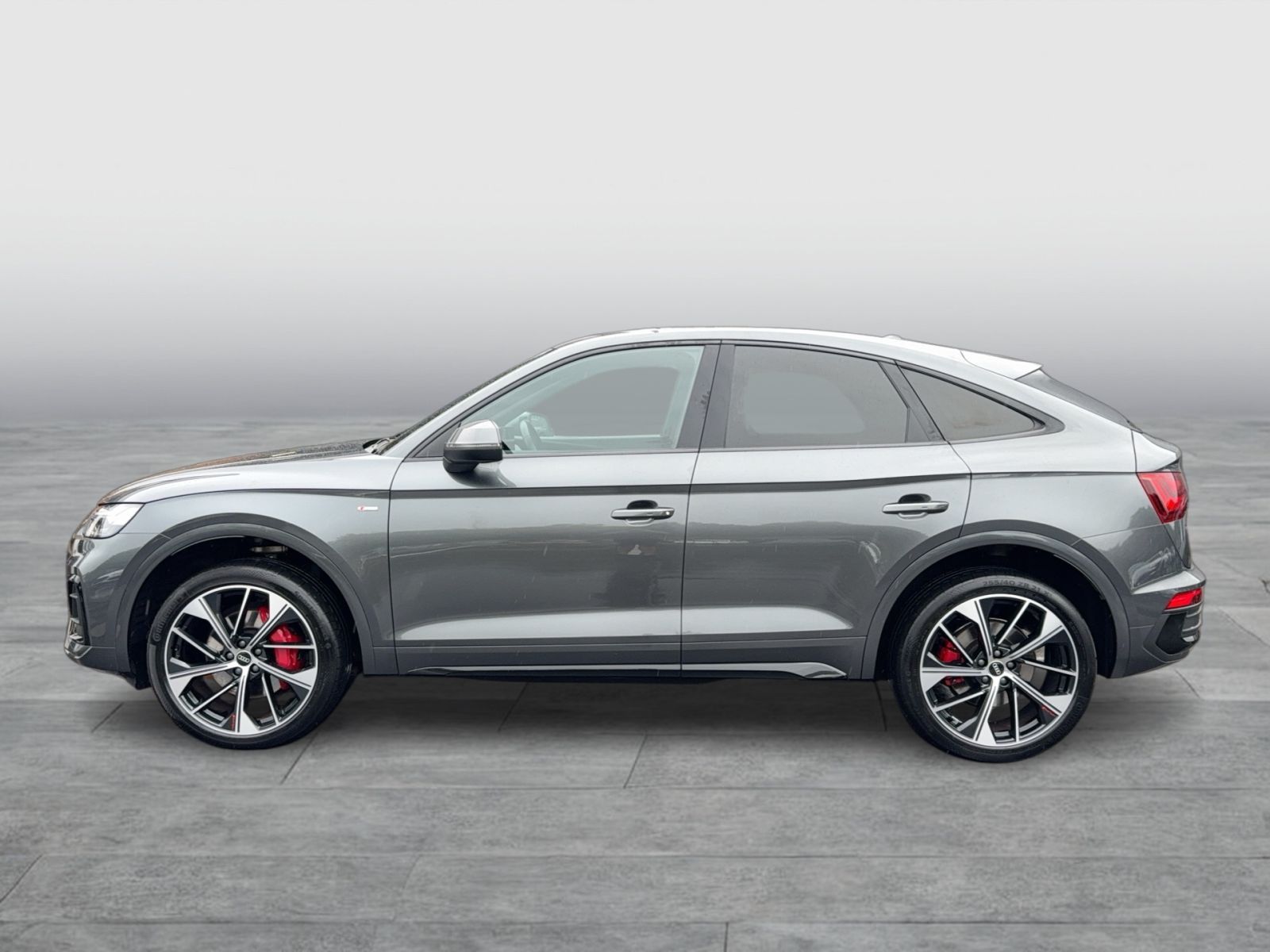 Audi Q5 2022 г. Серый, пробег 44755 км