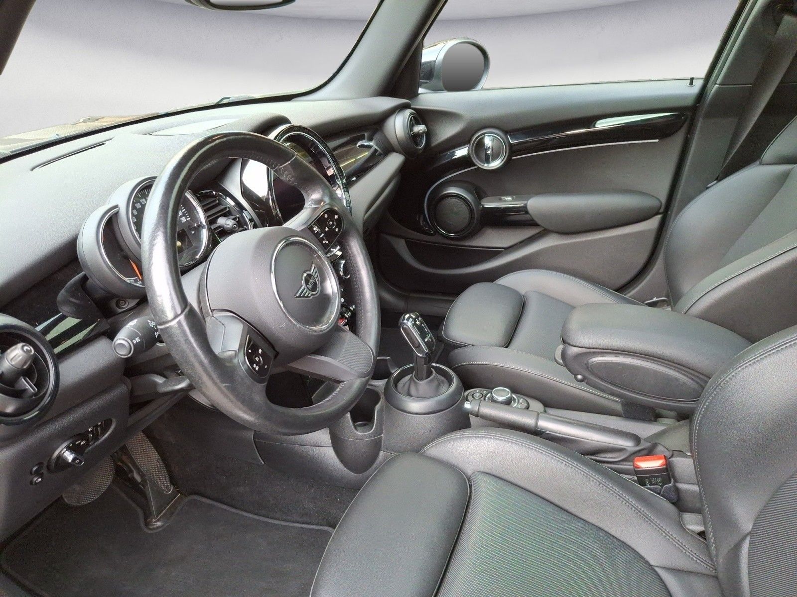 Mini COOPER 2022 г. Чёрный, пробег 46265 км