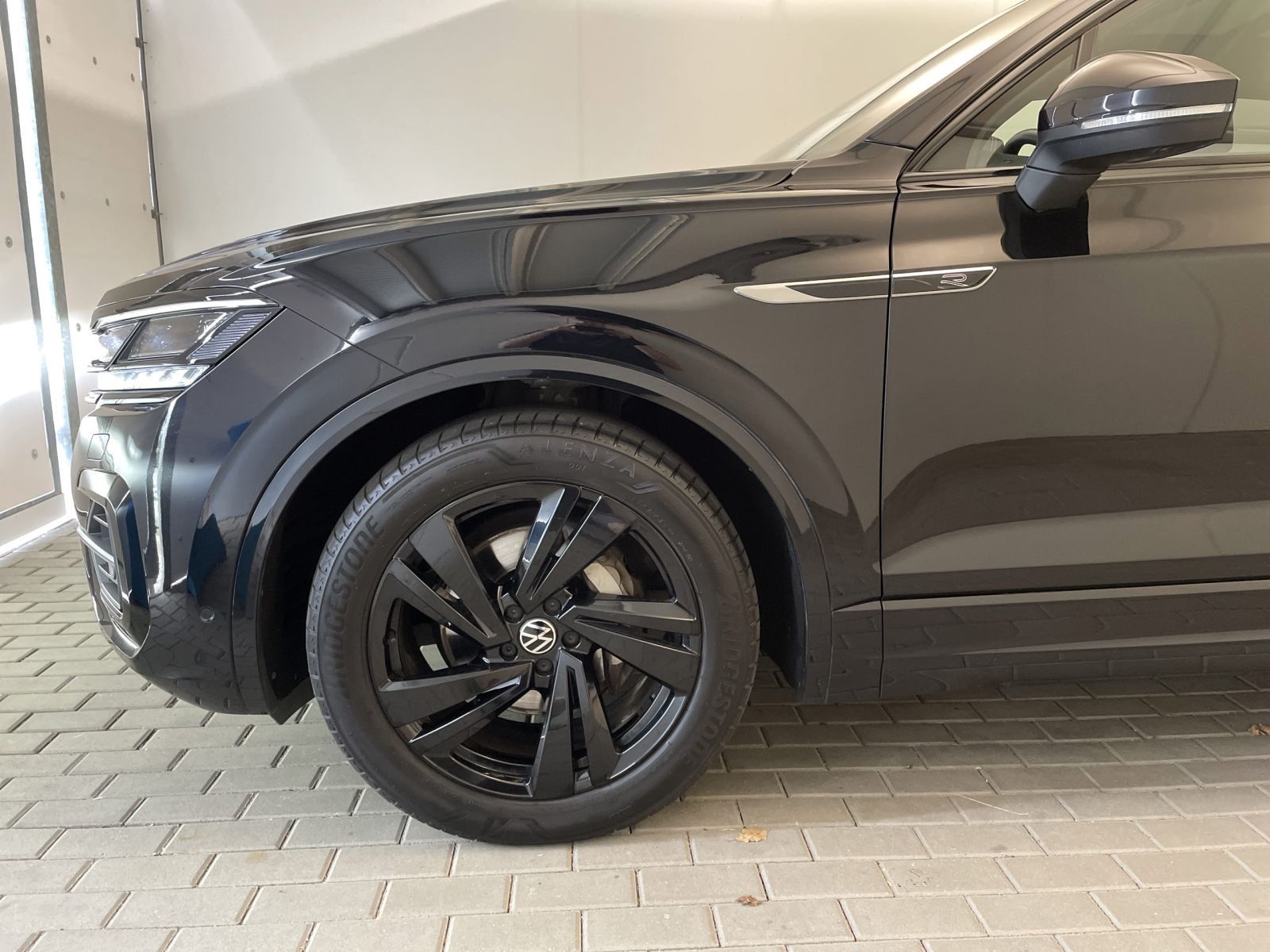 Volkswagen Touareg 2022 г. Чёрный, пробег 48275 км