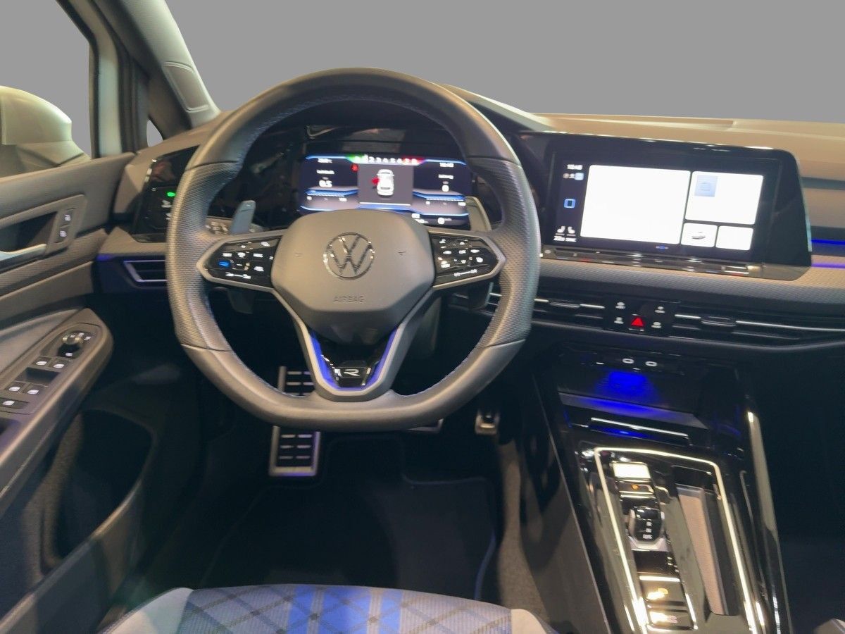 Volkswagen Golf 2024 г. Белый, пробег 29760 км