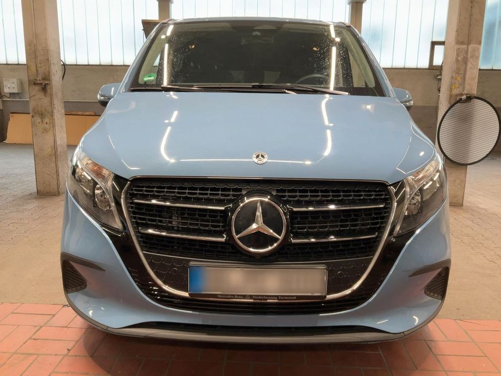 Mercedes-Benz 220 2024 г. Синий, пробег 19239 км