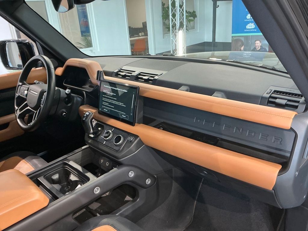 Land Rover Defender 2024 г. Чёрный, пробег 54113 км