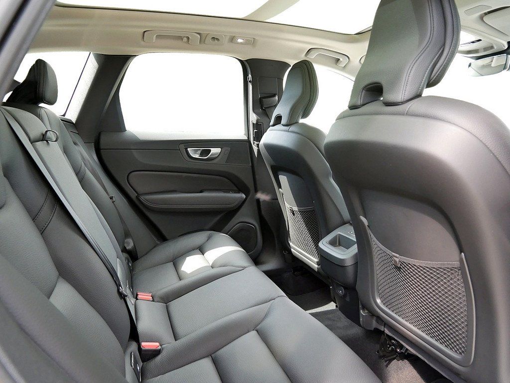 Volvo XC60 2023 г. Синий, пробег 41712 км