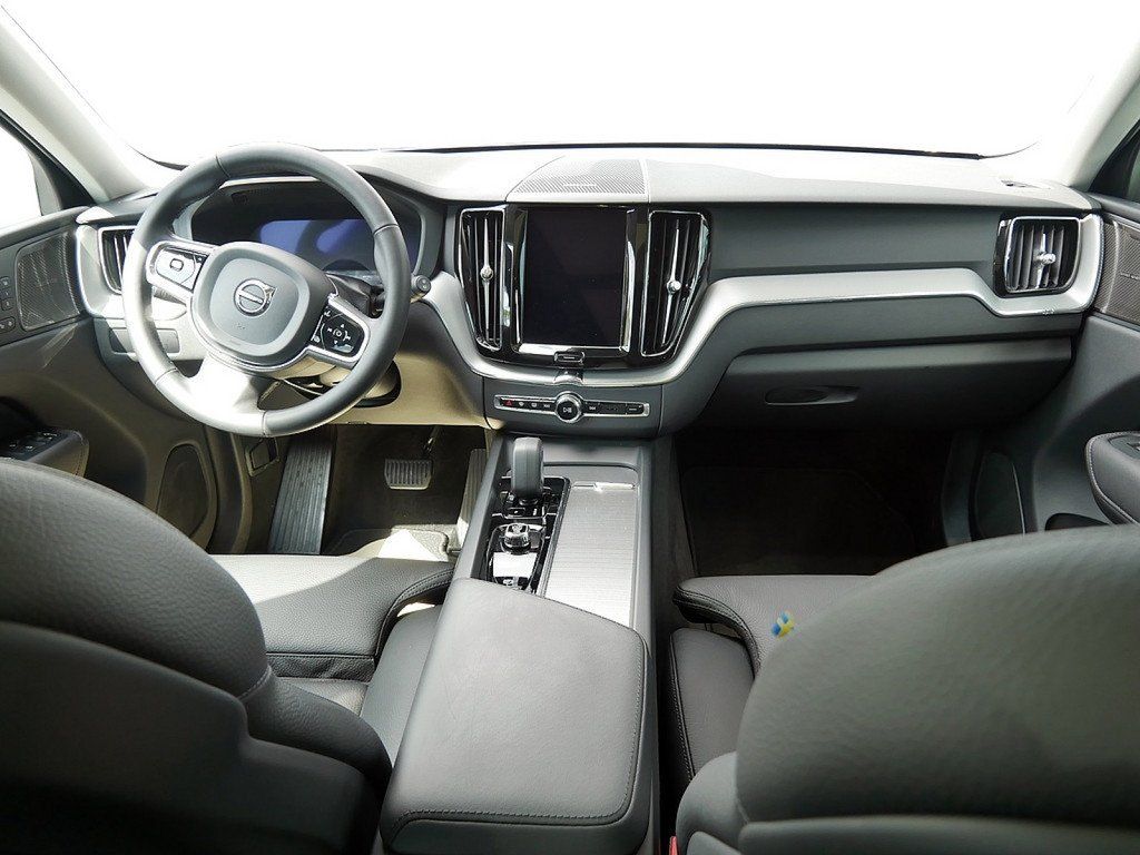 Volvo XC60 2023 г. Синий, пробег 41712 км