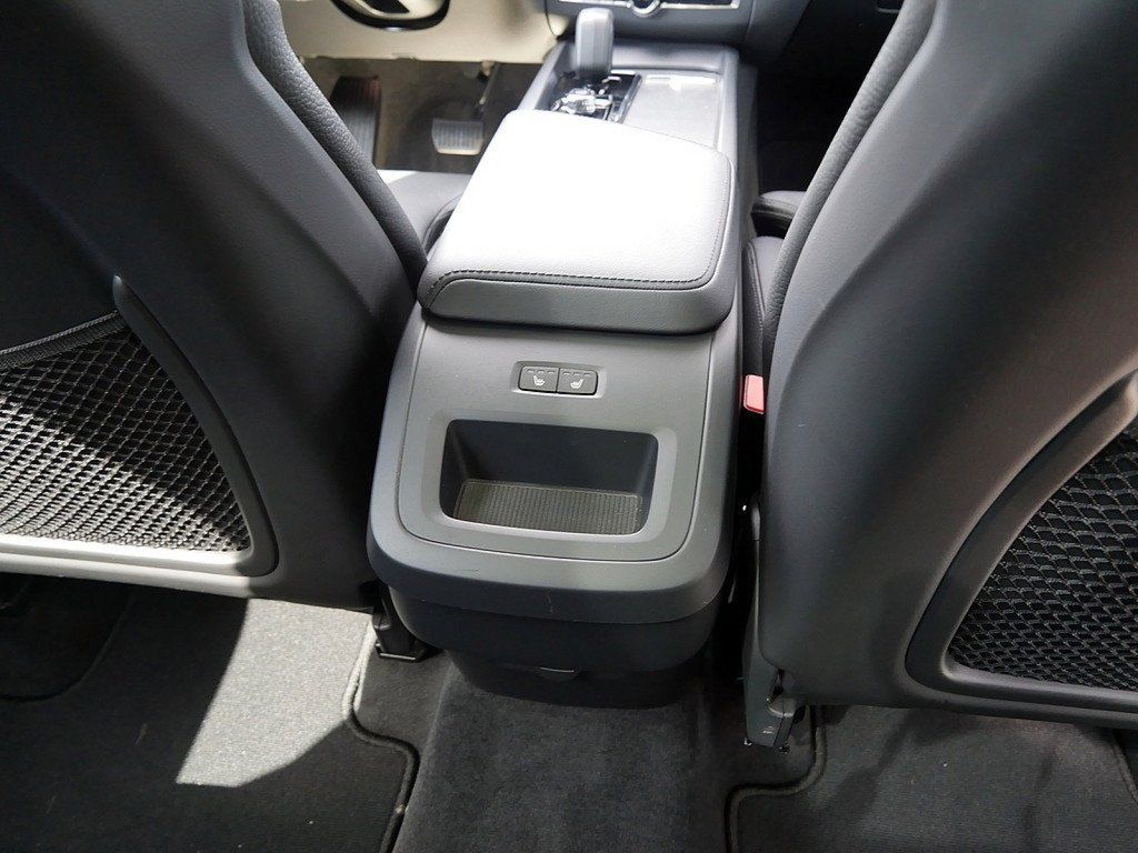 Volvo XC60 2023 г. Синий, пробег 41712 км