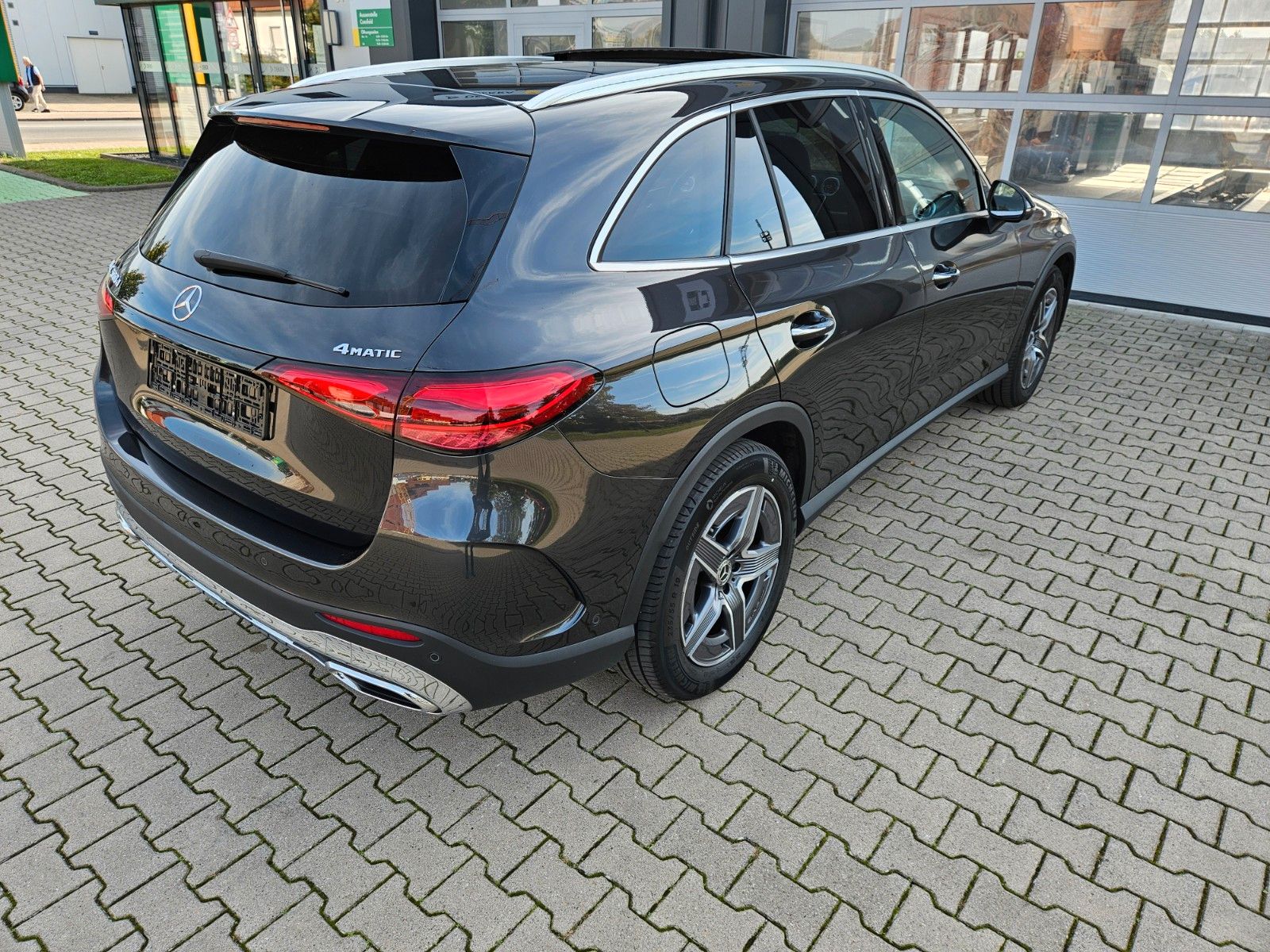 Mercedes-Benz GLC 300 2023 г. Серый, пробег 46900 км