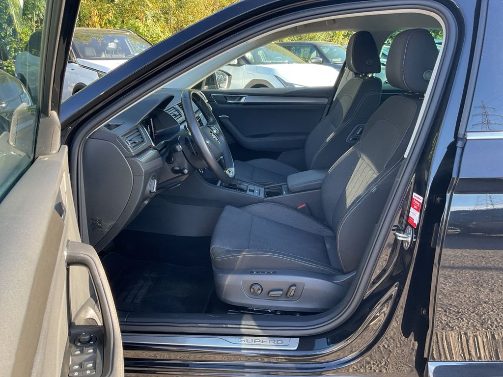 Skoda Superb 2023 г. Чёрный, пробег 47134 км