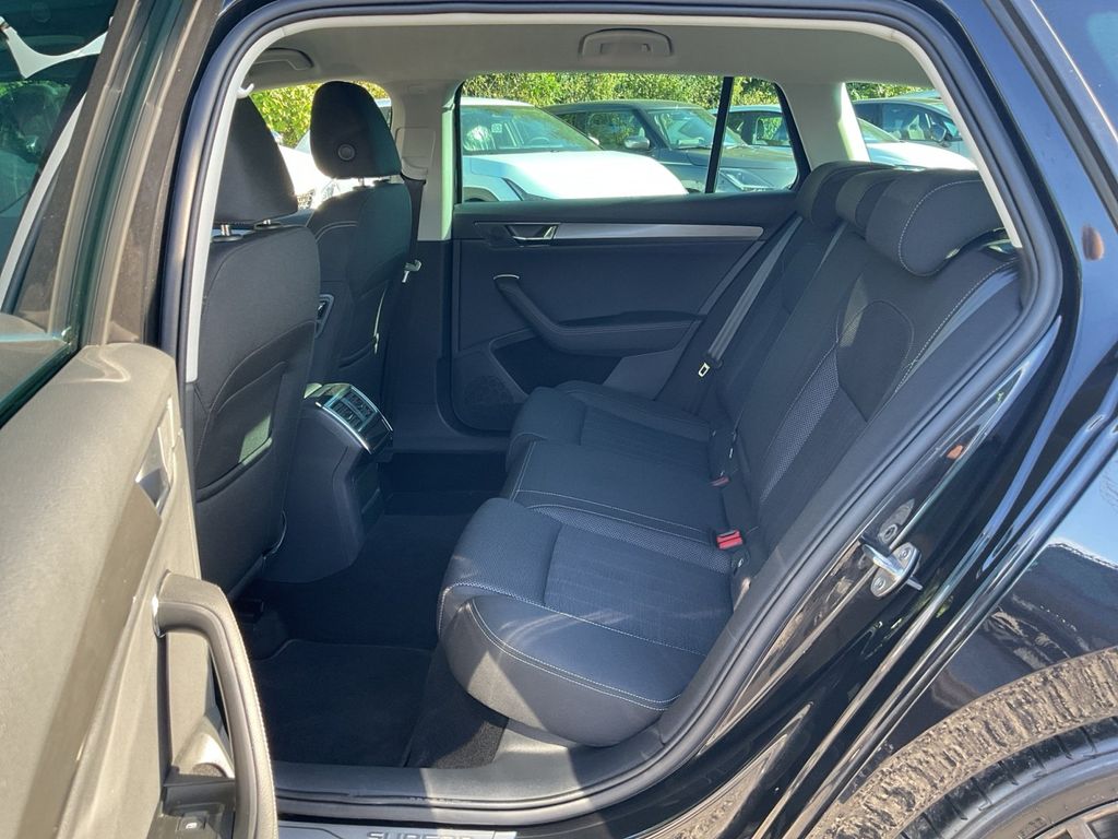 Skoda Superb 2023 г. Чёрный, пробег 47134 км