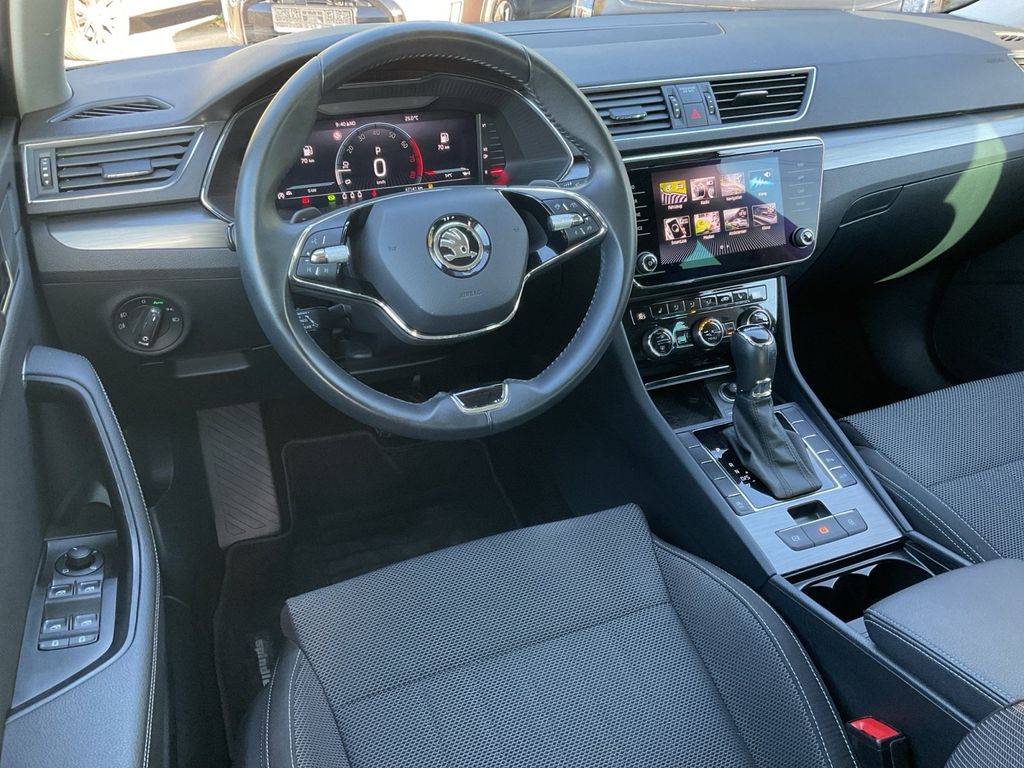 Skoda Superb 2023 г. Чёрный, пробег 47134 км