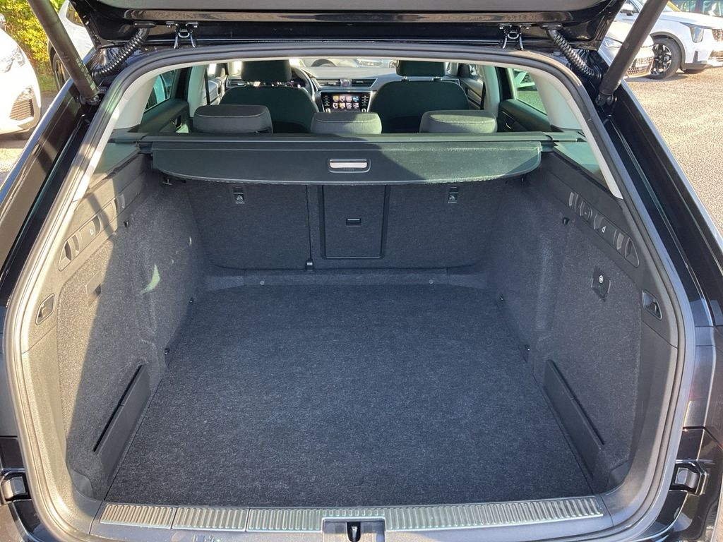 Skoda Superb 2023 г. Чёрный, пробег 47134 км