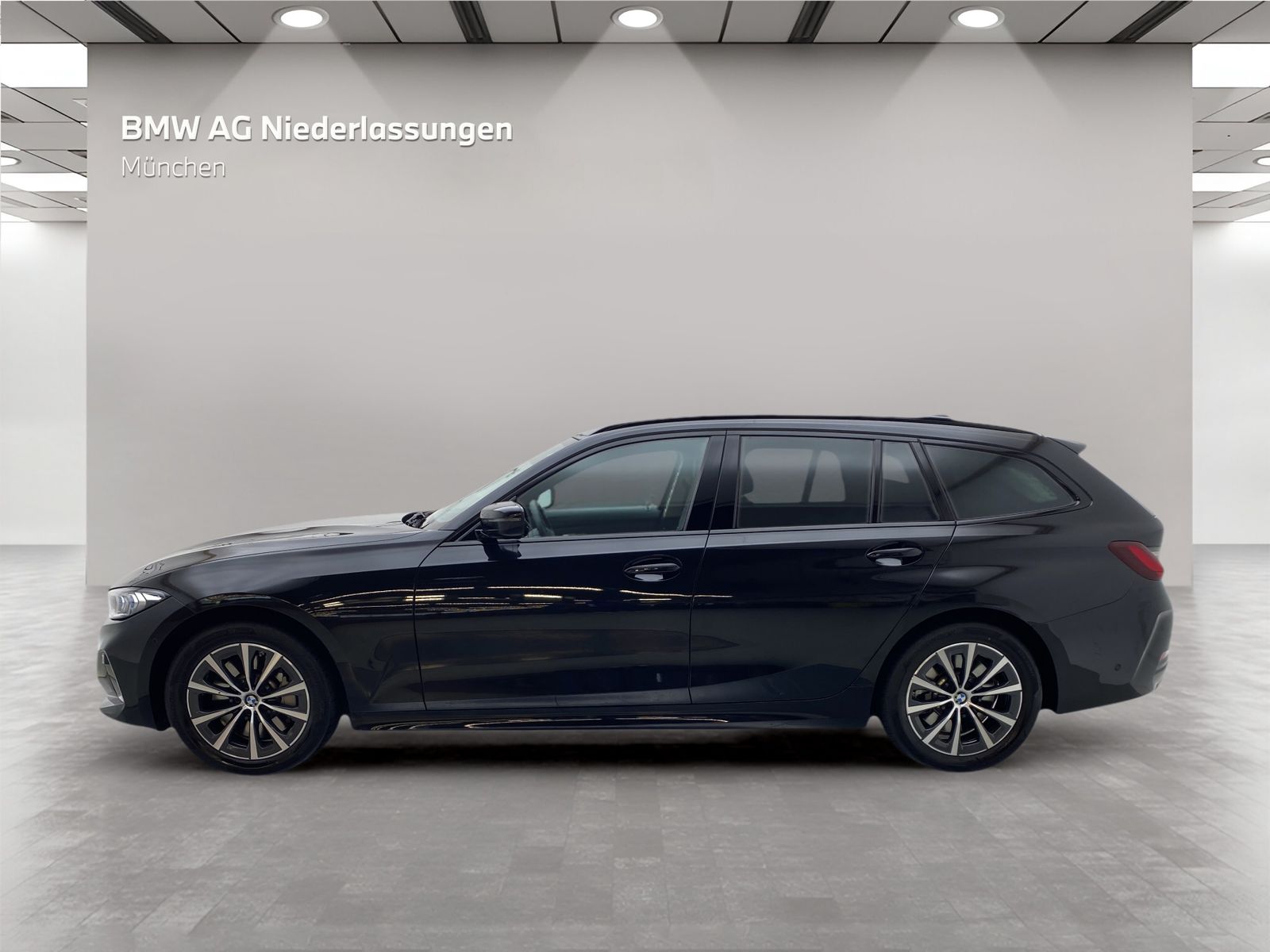 BMW 330 2023 г. Чёрный, пробег 24509 км