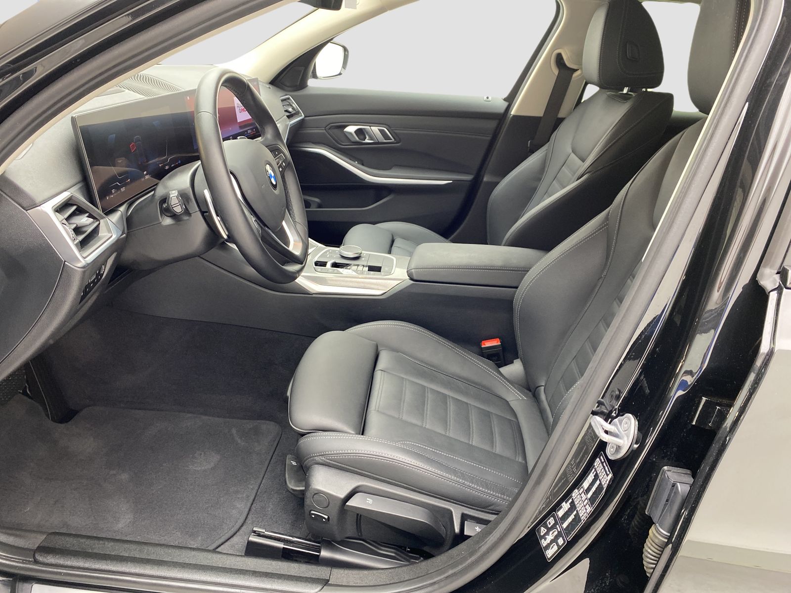 BMW 330 2023 г. Чёрный, пробег 24509 км