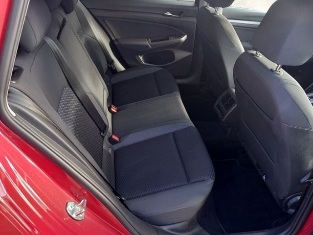 Volkswagen Golf 2022 г. Красный, пробег 40187 км