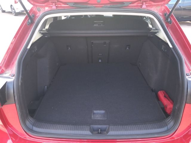 Volkswagen Golf 2022 г. Красный, пробег 40187 км