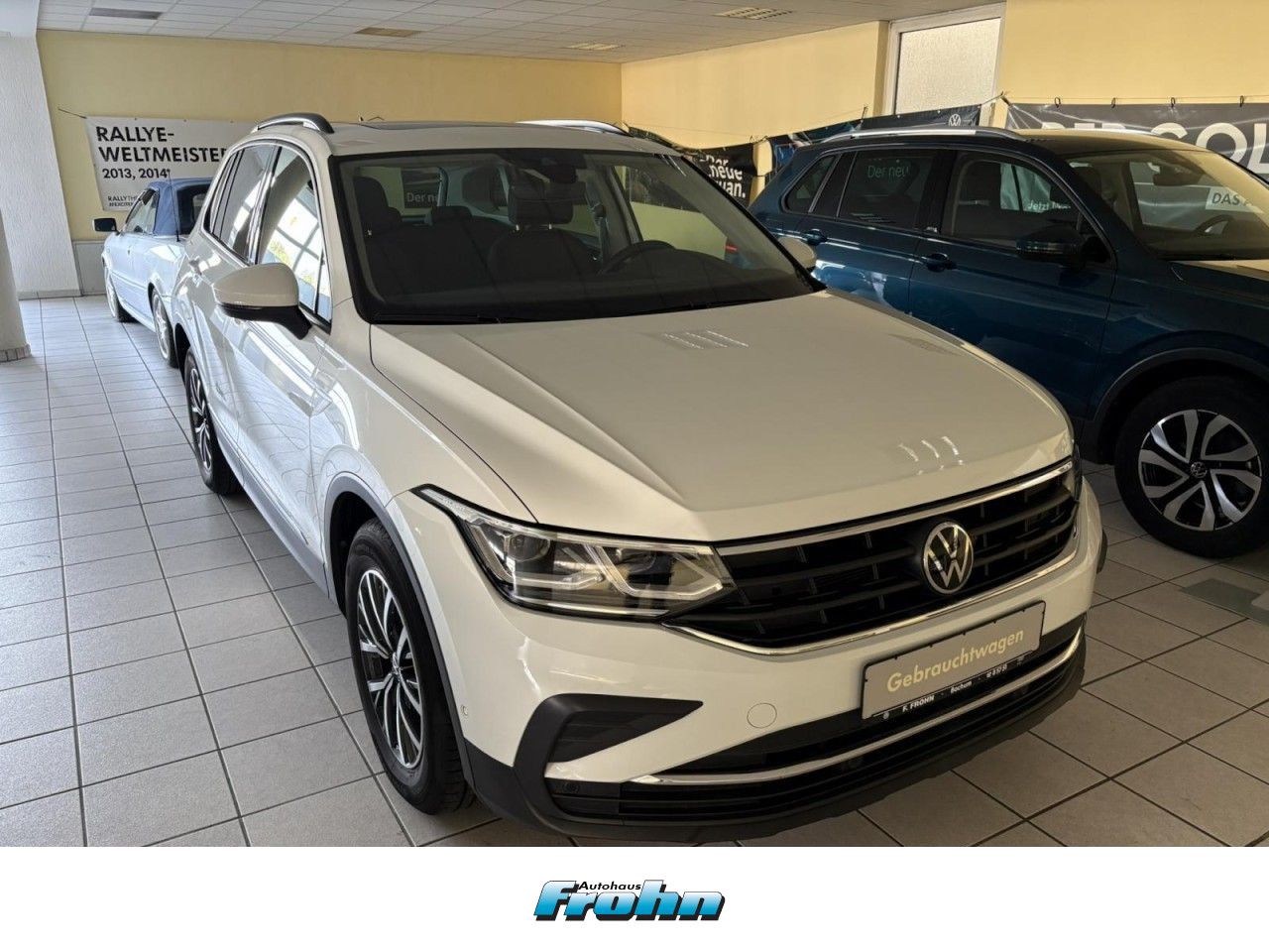 Volkswagen Tiguan 2022 г. Белый, пробег 54626 км