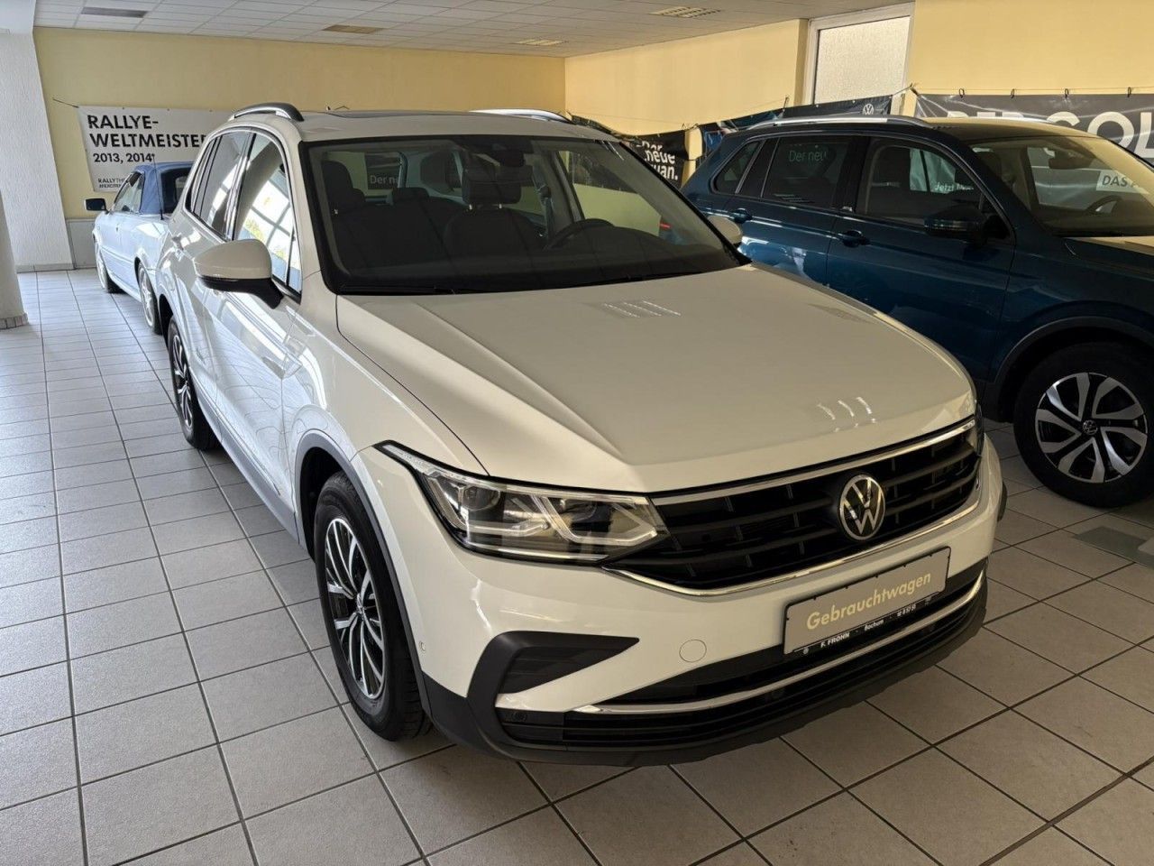 Volkswagen Tiguan 2022 г. Белый, пробег 54626 км