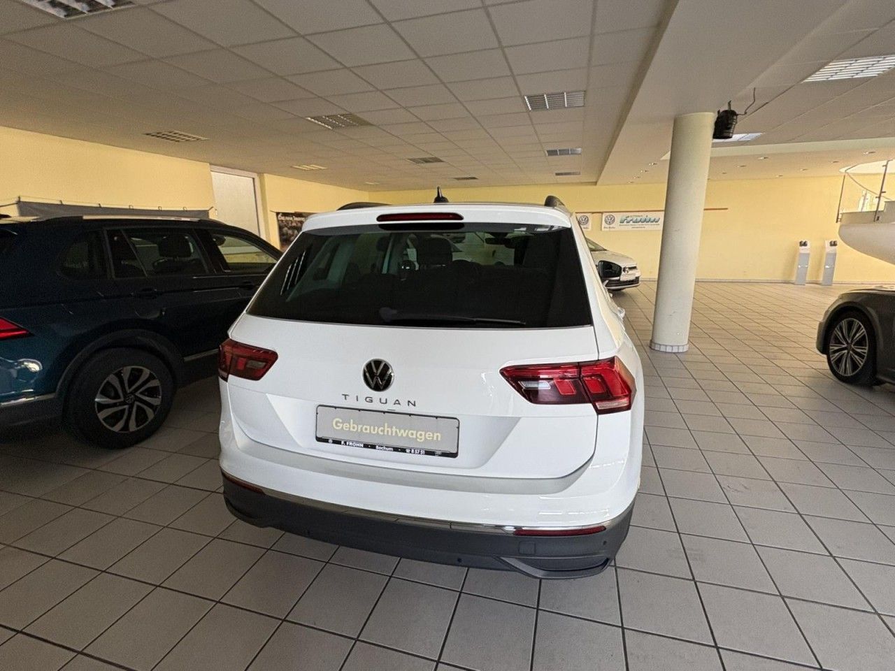 Volkswagen Tiguan 2022 г. Белый, пробег 54626 км