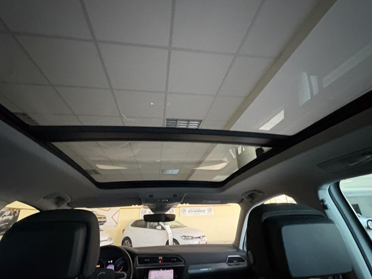 Volkswagen Tiguan 2022 г. Белый, пробег 54626 км