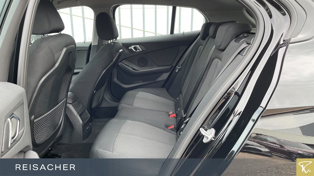 BMW 118 2023 г. Чёрный, пробег 51494 км
