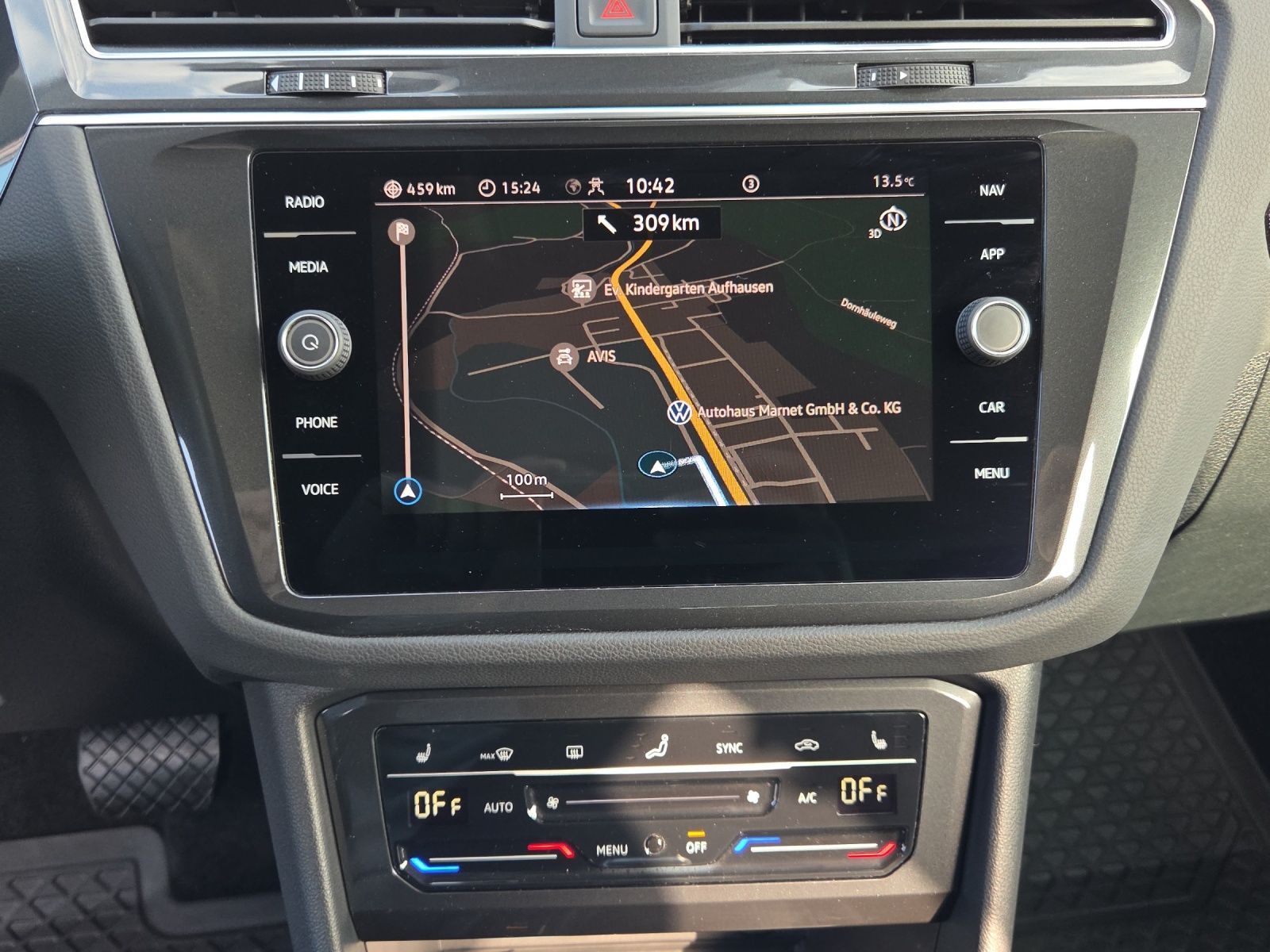 Volkswagen Tiguan 2023 г. Синий, пробег 31750 км