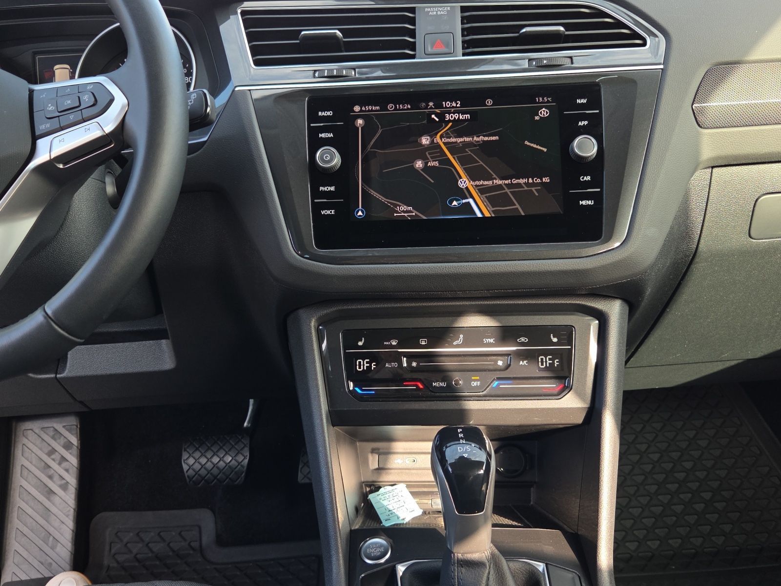 Volkswagen Tiguan 2023 г. Синий, пробег 31750 км