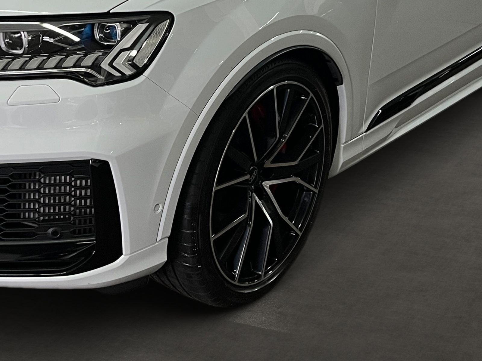 Audi SQ7 2023 г. Белый, пробег 50453 км