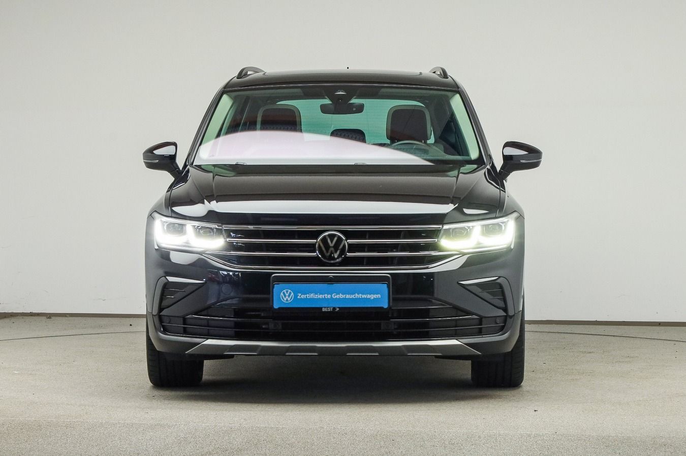 Volkswagen Tiguan 2022 г. Чёрный, пробег 45500 км