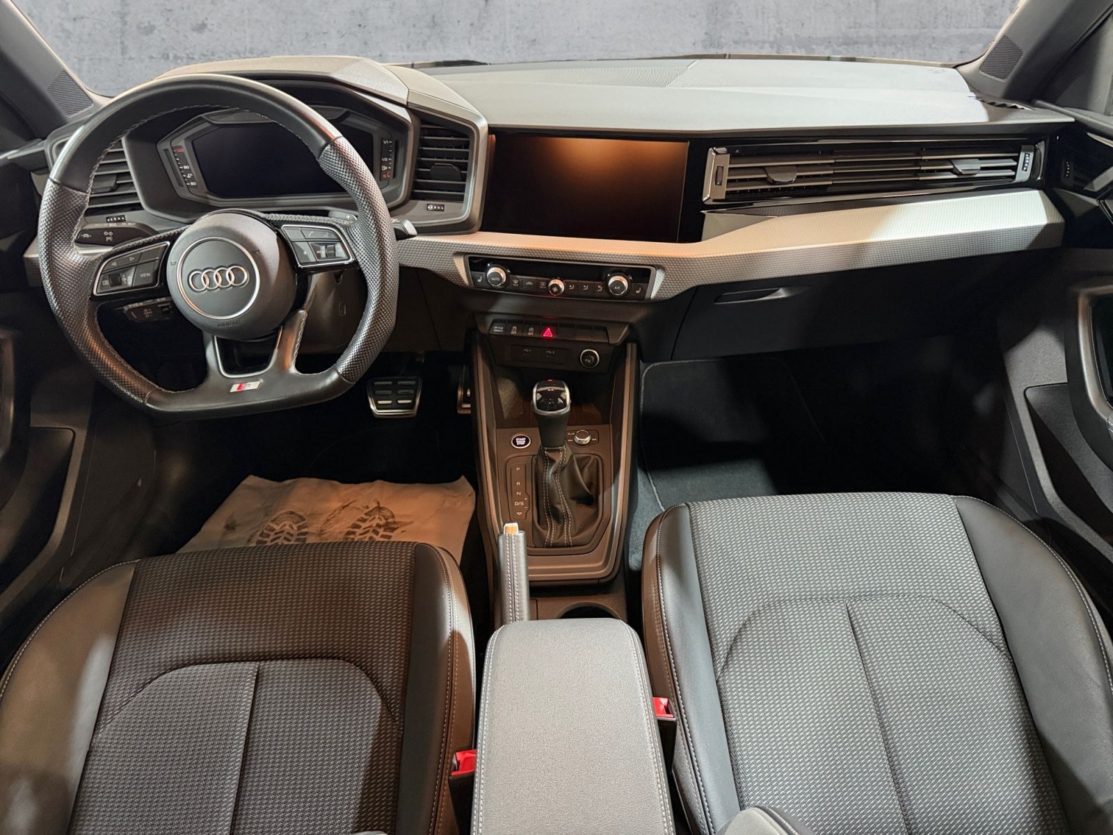 Audi A1 2024 г. Зелёный, пробег 29410 км