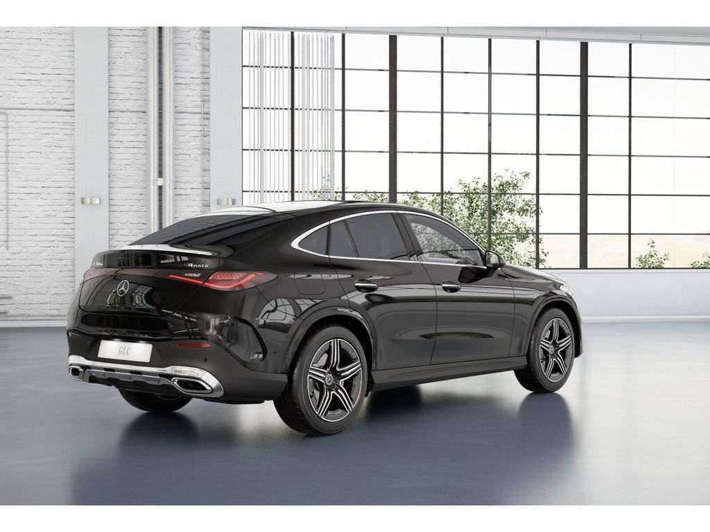 Mercedes-Benz GLC 300 2024 г. Чёрный, пробег 33000 км