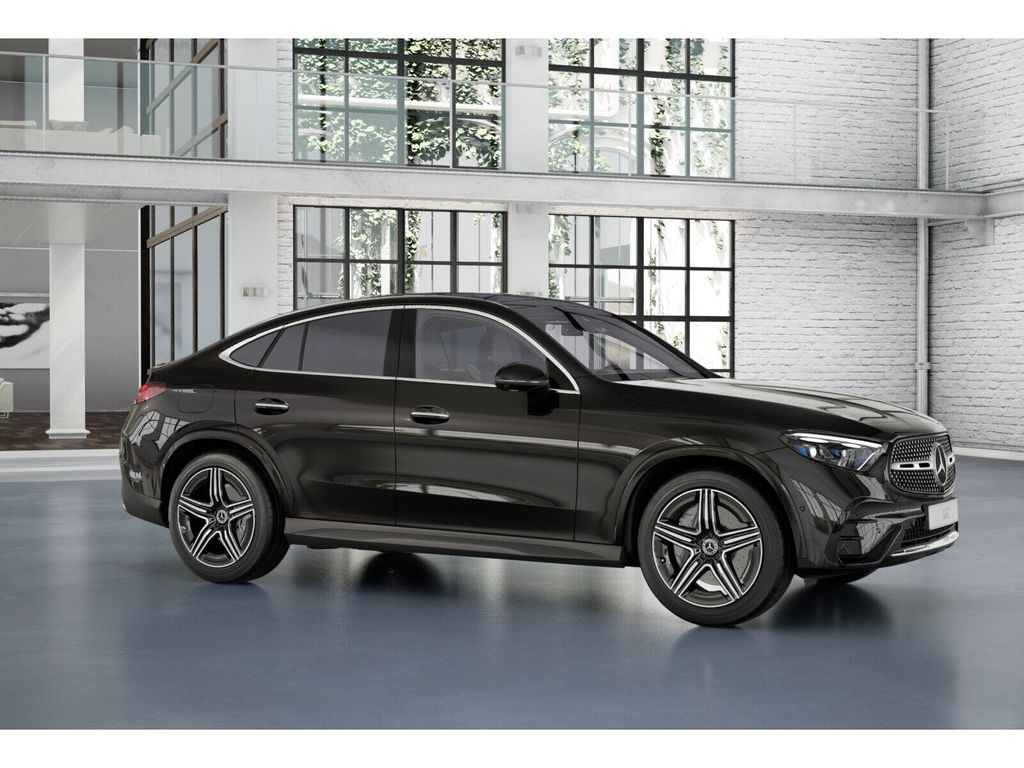 Mercedes-Benz GLC 300 2024 г. Чёрный, пробег 33000 км