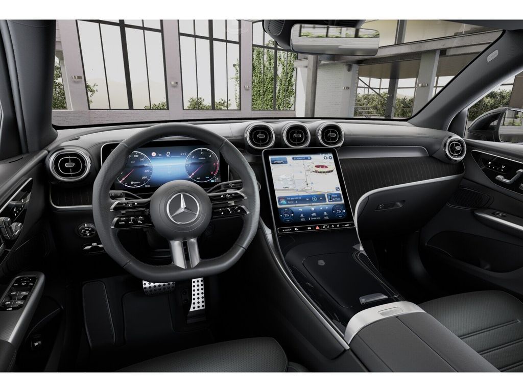 Mercedes-Benz GLC 300 2024 г. Чёрный, пробег 33000 км
