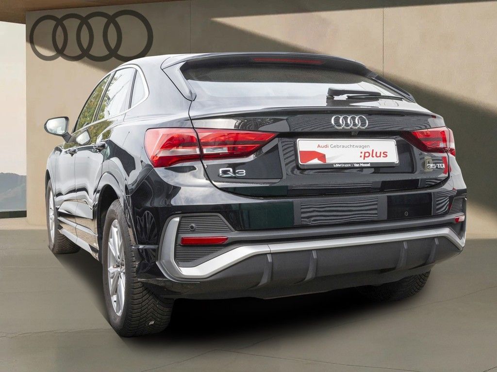 Audi Q3 2023 г. Чёрный, пробег 53800 км