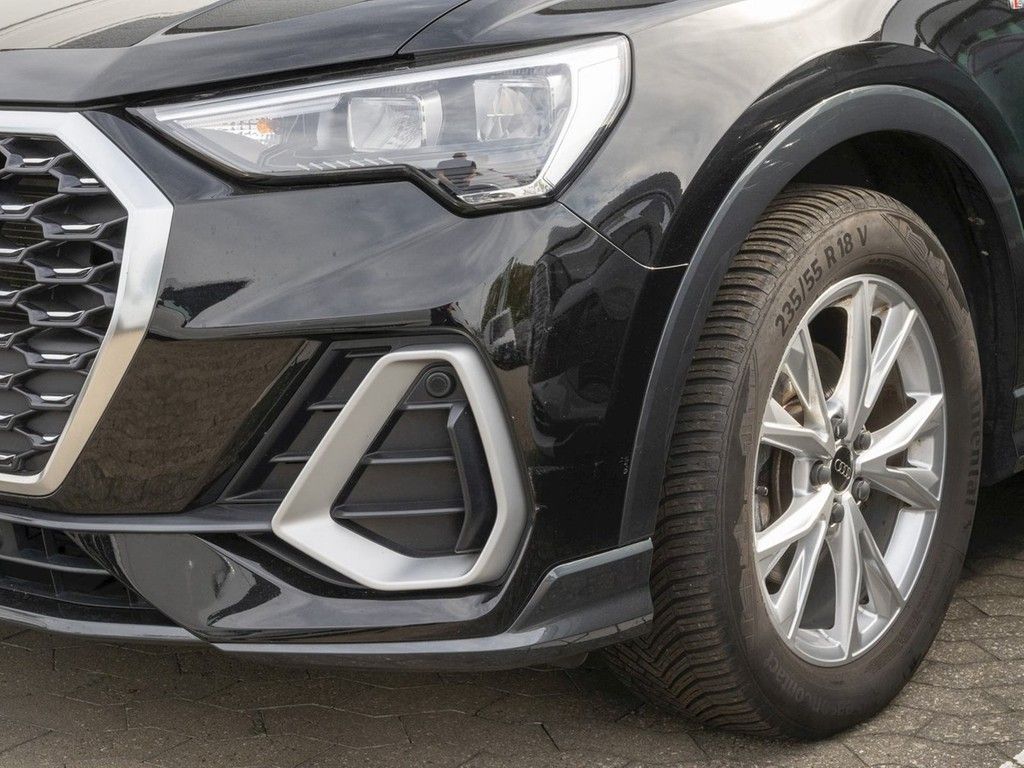 Audi Q3 2023 г. Чёрный, пробег 53800 км