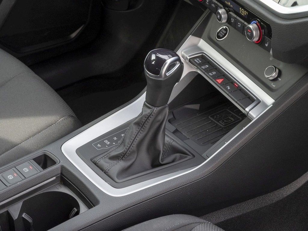 Audi Q3 2023 г. Чёрный, пробег 53800 км