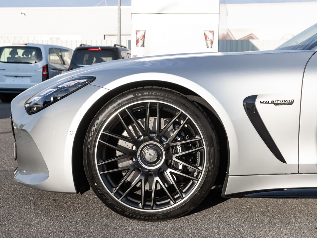 Mercedes-Benz AMG GT 2024 г. Серебристый, пробег 19200 км