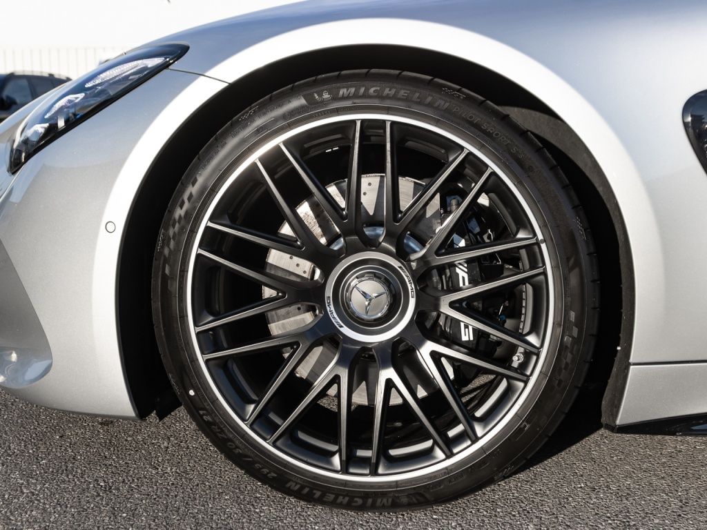 Mercedes-Benz AMG GT 2024 г. Серебристый, пробег 19200 км