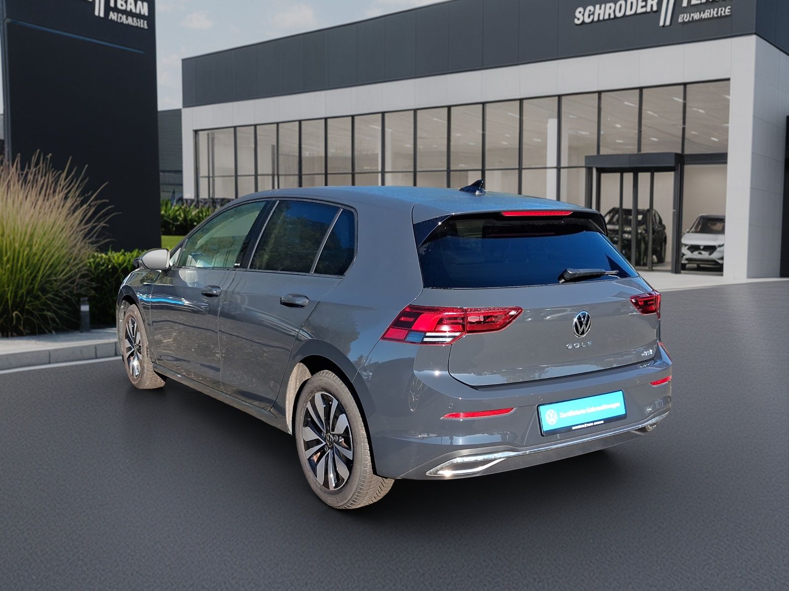 Volkswagen Golf 2024 г. Серый, пробег 22523 км