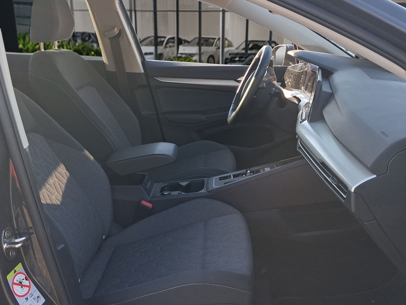 Volkswagen Golf 2024 г. Серый, пробег 22523 км