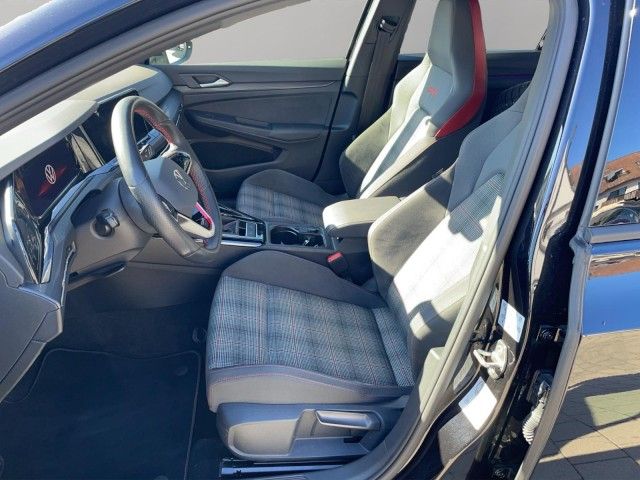 Volkswagen Golf 2023 г. Чёрный, пробег 43978 км