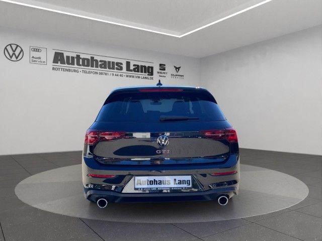 Volkswagen Golf 2023 г. Чёрный, пробег 43978 км