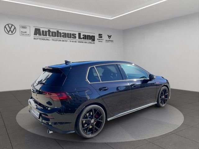 Volkswagen Golf 2023 г. Чёрный, пробег 43978 км
