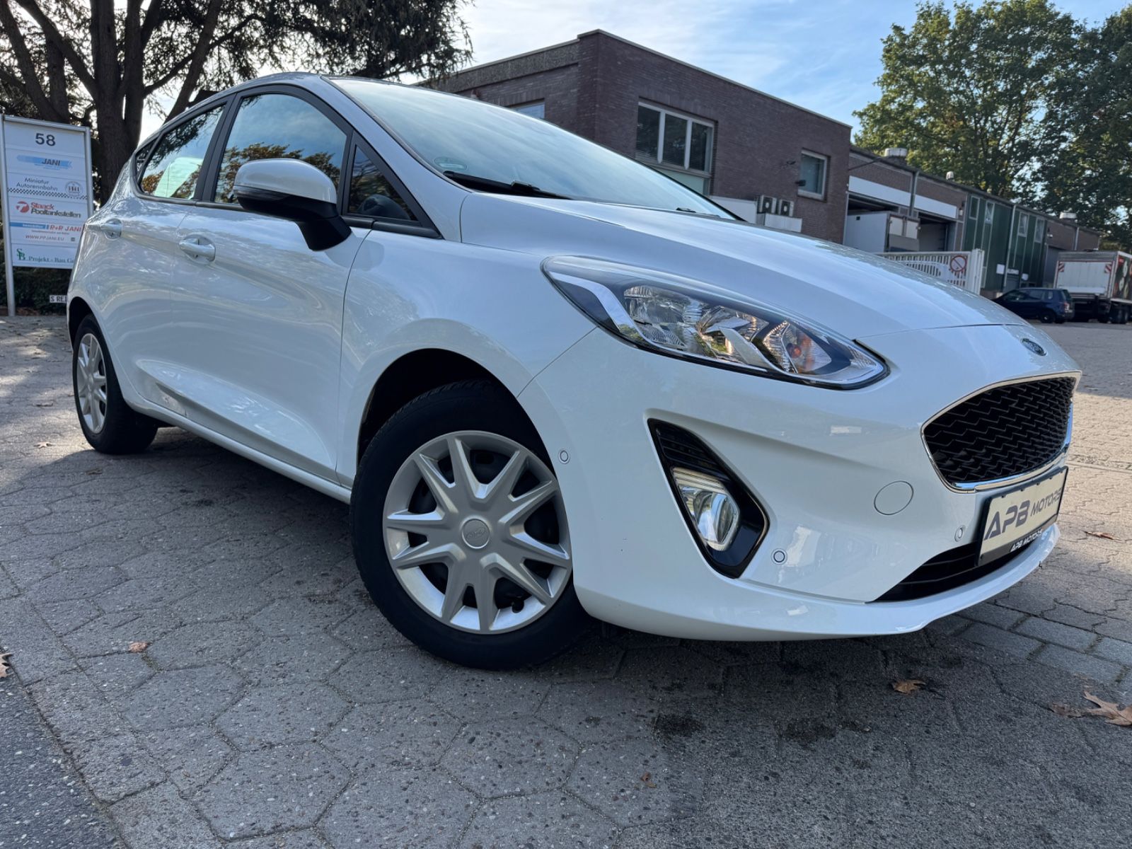Ford Fiesta 2021 г. Белый, пробег 51586 км
